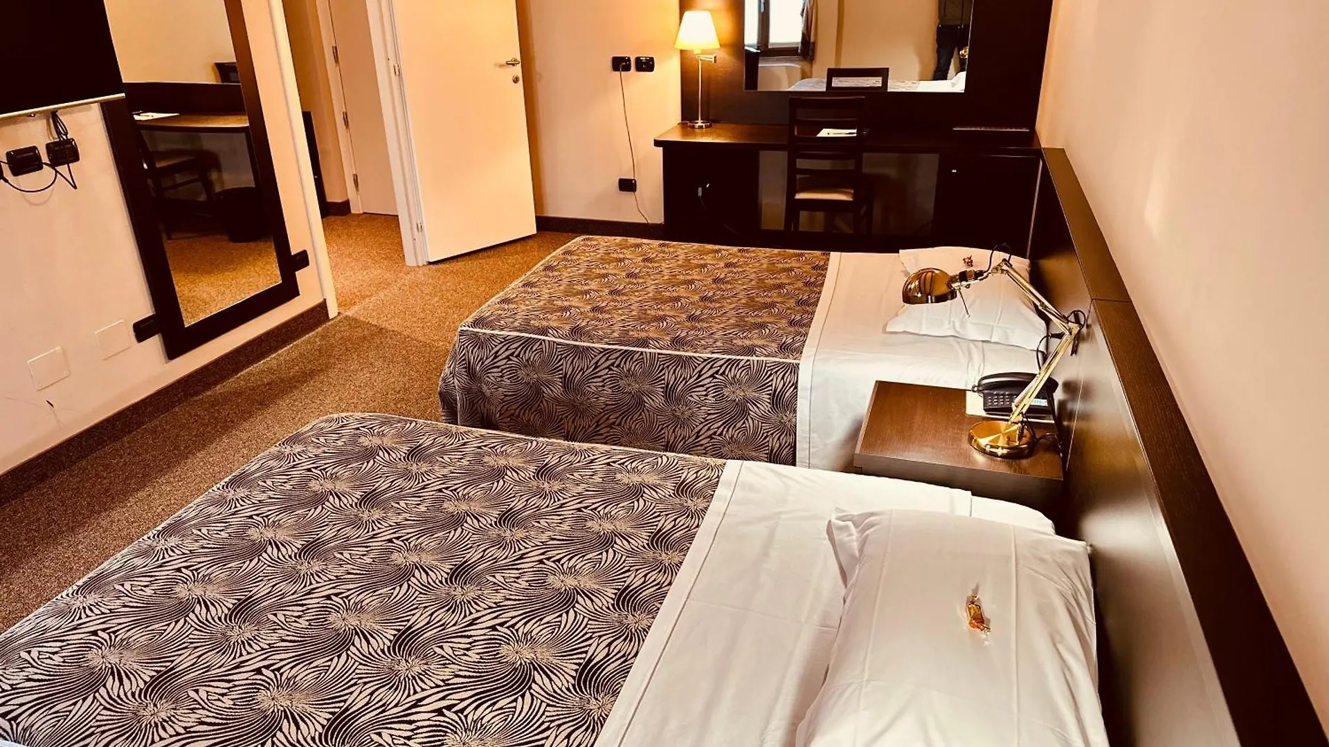Hotel Malpensa Inn Aereoporto Tornavento  4*, Tornavento (Varese) Itália